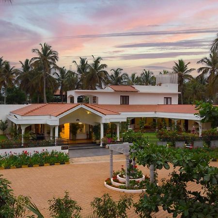Stayvista At Silver Oak Farm - Breakfast Included Bangalore Exterior photo