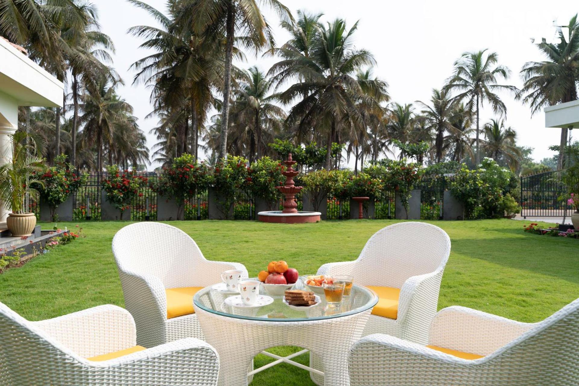Stayvista At Silver Oak Farm - Breakfast Included Bangalore Exterior photo
